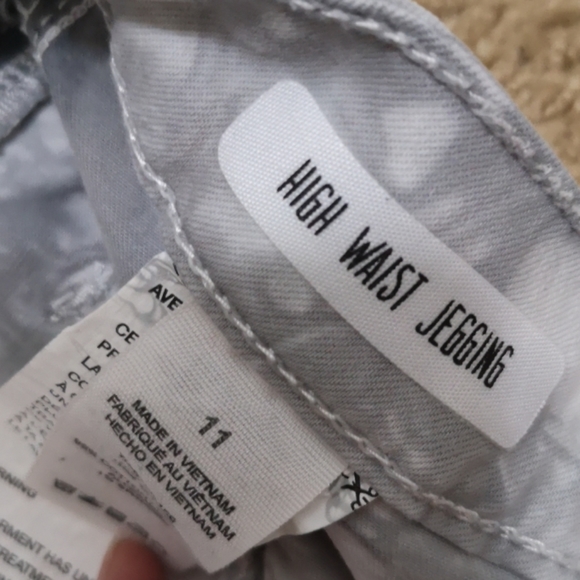 High Waisted Pants - Picture 3 of 3